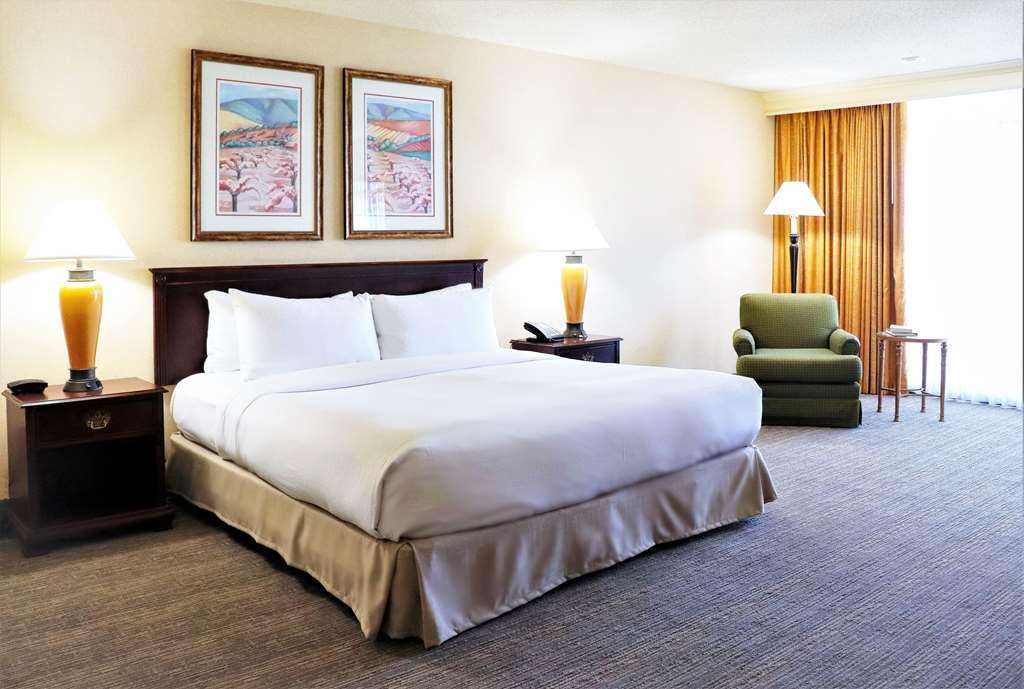 Doubletree By Hilton San Jose Hotel Стая снимка