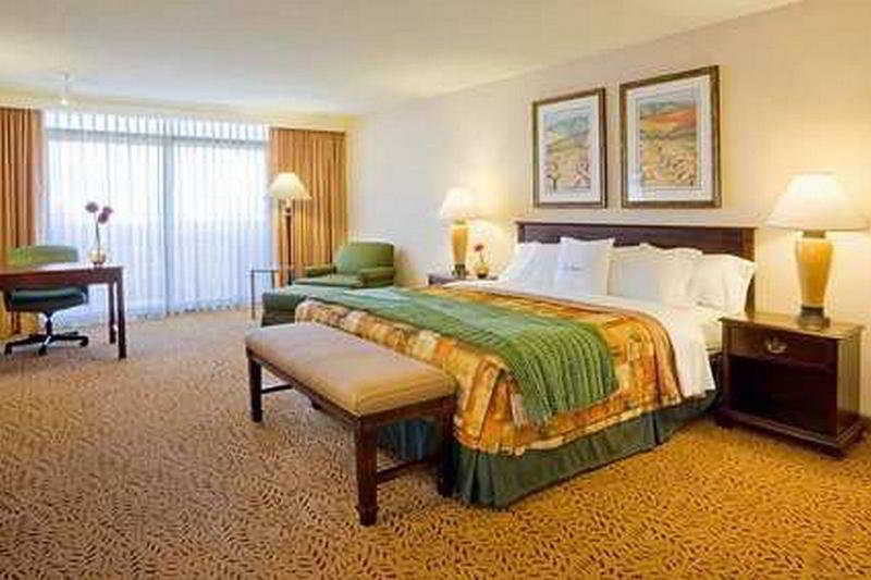 Doubletree By Hilton San Jose Hotel Стая снимка
