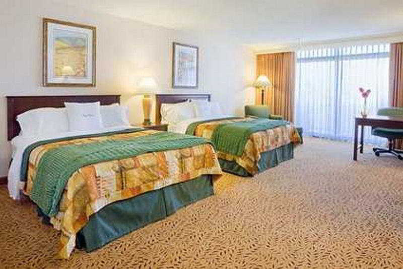 Doubletree By Hilton San Jose Hotel Стая снимка